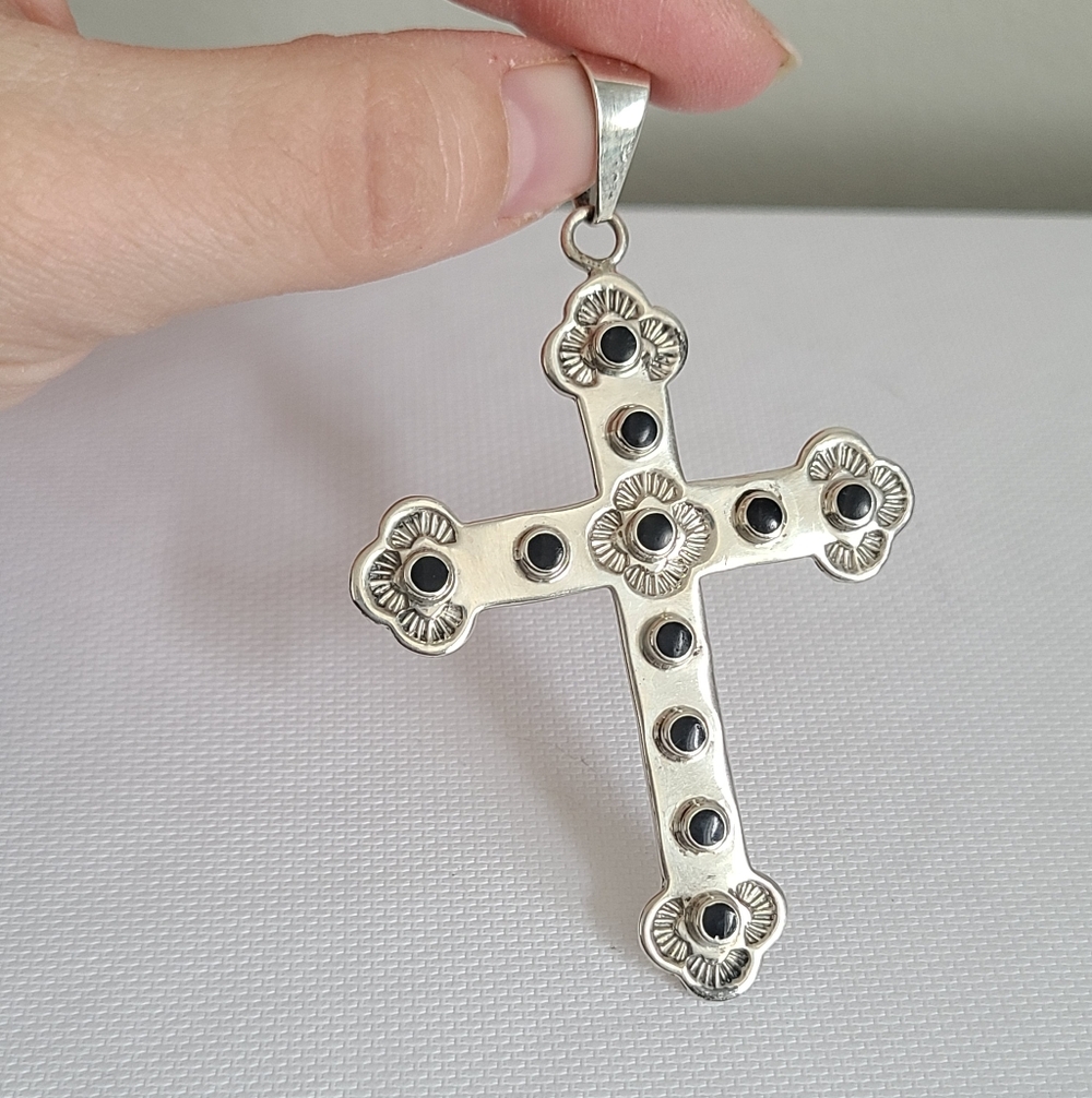 Vintage Taxco Mexico Sterling Silver Black Onyx Engraved Cross Pendant Necklace